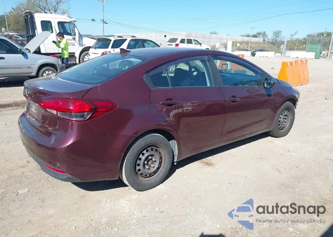 2018 Kia Forte Lx z USA, uszkodzony, nr VIN 3KPFK4A70JE204247